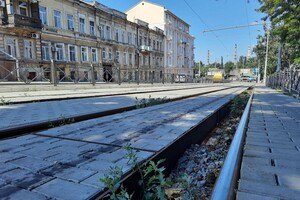 Год после капитального ремонта: в Одессе начал разрушаться спуск Маринеско фото 4