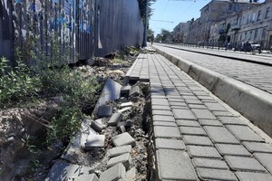 Год после капитального ремонта: в Одессе начал разрушаться спуск Маринеско фото 6