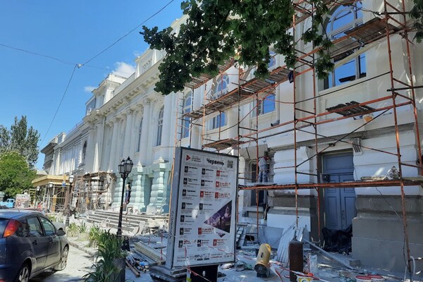 В Одессе заканчивают реставрацию Украинского театра: как он выглядит фото 2