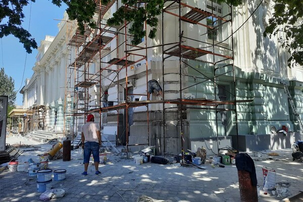В Одессе заканчивают реставрацию Украинского театра: как он выглядит фото 3