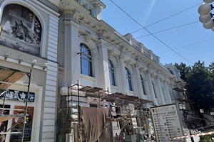 В Одессе заканчивают реставрацию Украинского театра: как он выглядит фото 9