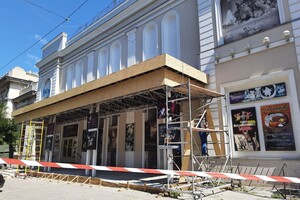 В Одессе заканчивают реставрацию Украинского театра: как он выглядит фото 10
