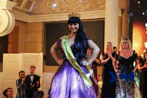 Любуемся роскошными формами: в Одессе выбрали Miss &amp; Mrs Plus Size 2021 фото 10