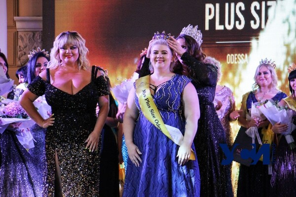 Любуемся роскошными формами: в Одессе выбрали Miss &amp; Mrs Plus Size 2021 фото 12