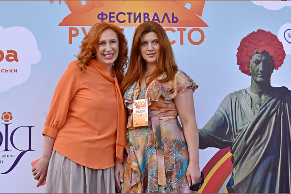 С клоунами и своим королем: в Одессе прошел фестиваль &quot;Рыжий город&quot; фото 2