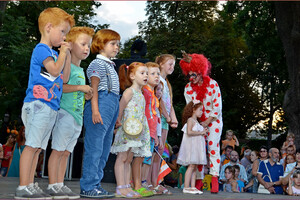 С клоунами и своим королем: в Одессе прошел фестиваль &quot;Рыжий город&quot; фото 4