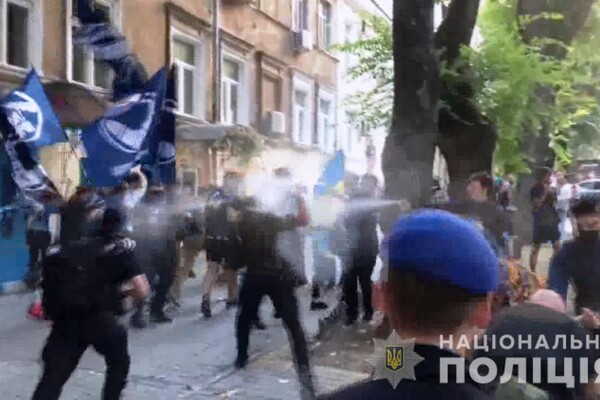 Прайд-шествие в Одессе: к ответственности привлекают 61 человека, а полицию обвинили в превышении полномочий фото 3