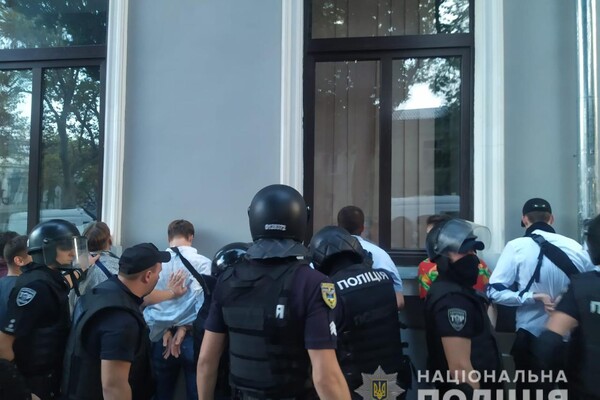Прайд-шествие в Одессе: к ответственности привлекают 61 человека, а полицию обвинили в превышении полномочий фото 4