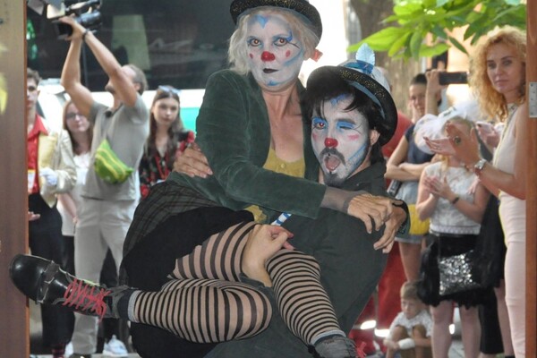 Комедиада-2021: в Одессе стартовал фестиваль клоунов фото 9