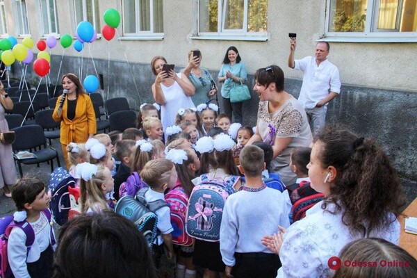 День знаний в Одессе: школьные линейки отменили, но не все  фото 9