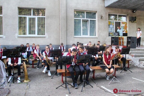 День знаний в Одессе: школьные линейки отменили, но не все  фото 11