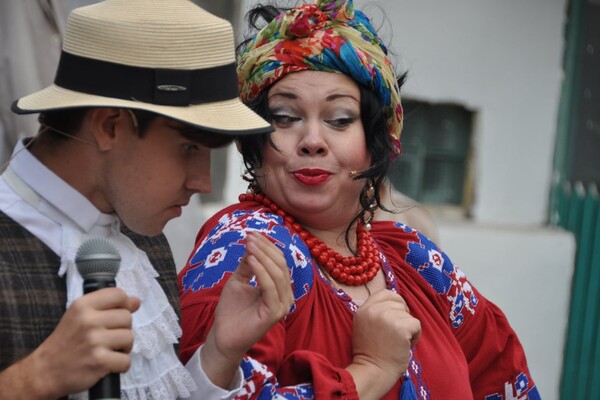 Богатый стол, песни и танцы: как на Молдаванке День города отмечали фото