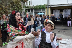 Богатый стол, песни и танцы: как на Молдаванке День города отмечали фото 2