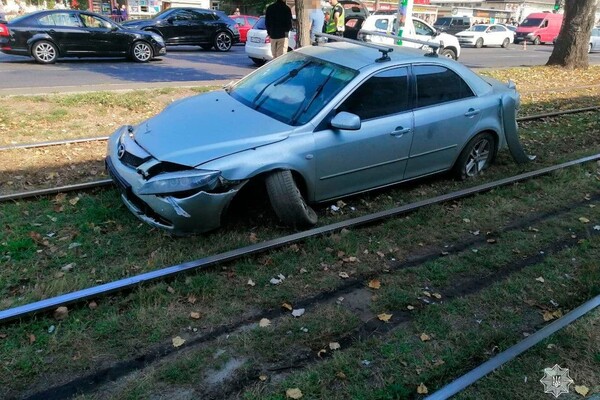 В Лузановке столкнулись два авто: женщина и двое детей получили травмы фото