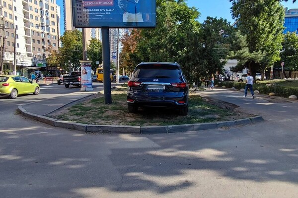 С фантазией все в порядке: свежая фотоподборка наглых водителей в Одессе фото 2