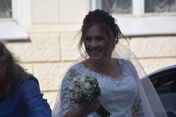 Спасла, а он женился: как одесский мотоциклист полюбил волонтерку после ДТП фото