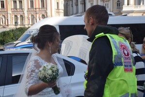 Спасла, а он женился: как одесский мотоциклист полюбил волонтерку после ДТП фото 2