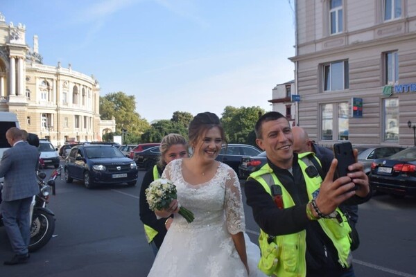 Спасла, а он женился: как одесский мотоциклист полюбил волонтерку после ДТП фото 3