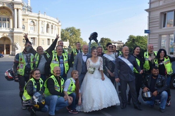 Спасла, а он женился: как одесский мотоциклист полюбил волонтерку после ДТП фото 5