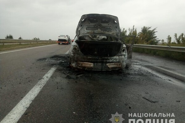 На трассе Одесса-Киев после ДТП загорелось авто: погиб человек фото 1