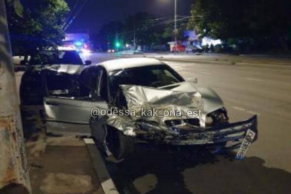 ДТП на Черемушках: BMW пролетел на два красных, погибла женщина (обновлено) фото