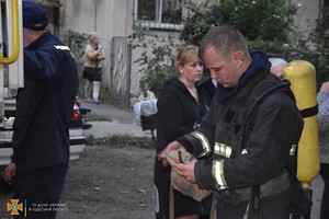 Жаркий день: в Одессе загорелись санаторий и жилая квартира фото