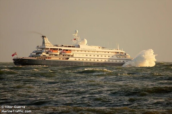 После долгого перерыва: в Одесский порт зашел круизный лайнер SeaDream II фото 1