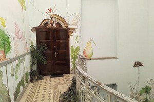 С росписью и тайными знаками: как выглядит парадная дома в Одессе, где жила Кира Муратова фото 5