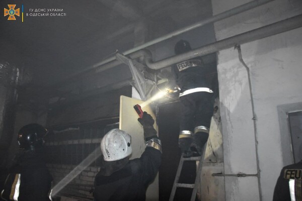Проблемы с проводкой: в корпусе Одесской морской академии тушили пожар фото 1
