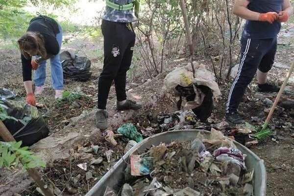 После курортного сезона: на границе Крыжановки и Одессы пытаются убрать тонны мусора фото