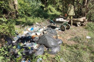 После курортного сезона: на границе Крыжановки и Одессы пытаются убрать тонны мусора фото 1