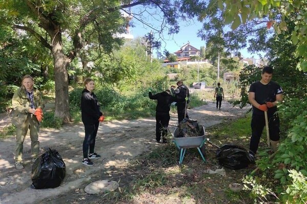 После курортного сезона: на границе Крыжановки и Одессы пытаются убрать тонны мусора фото 4