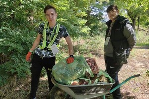 После курортного сезона: на границе Крыжановки и Одессы пытаются убрать тонны мусора фото 6