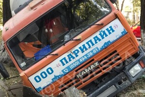 В Одессе бетономешалка провалилась в канаву: водитель сбежал фото