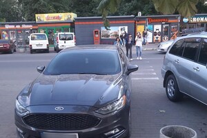 Наплевать на пешеходов: свежая фотоподборка наглых водителей в Одессе фото 3