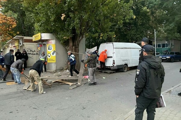 Новый рейд: напротив &quot;Южного&quot; рынка в Одессе разогнали стихийных торговцев фото 2