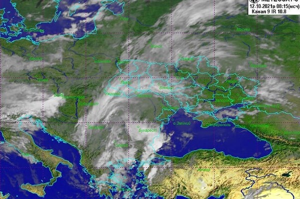 Штормовое предупреждение: завтра в Одессе пройдет сильный ливень фото