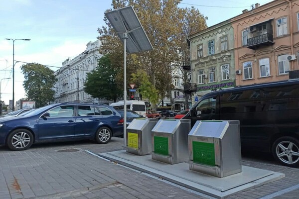 Сразу на трех улицах: в Одессе установили подземные мусорные баки фото 1