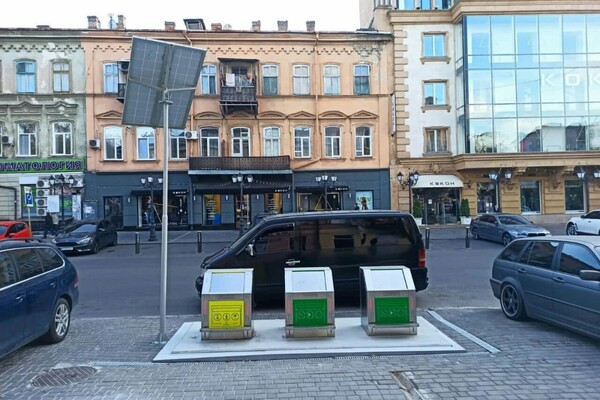 Сразу на трех улицах: в Одессе установили подземные мусорные баки фото 3