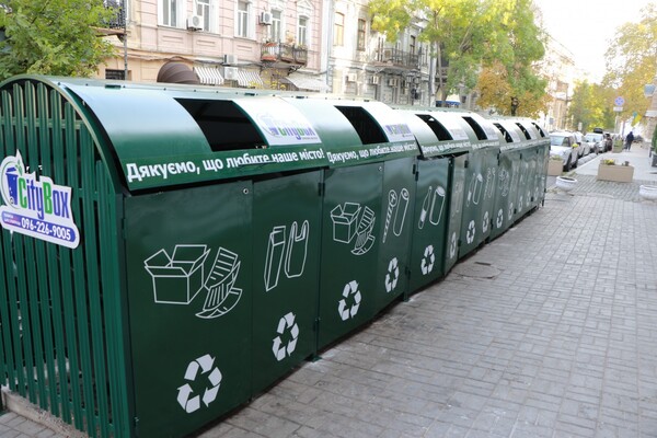 Сразу на трех улицах: в Одессе установили подземные мусорные баки фото 5