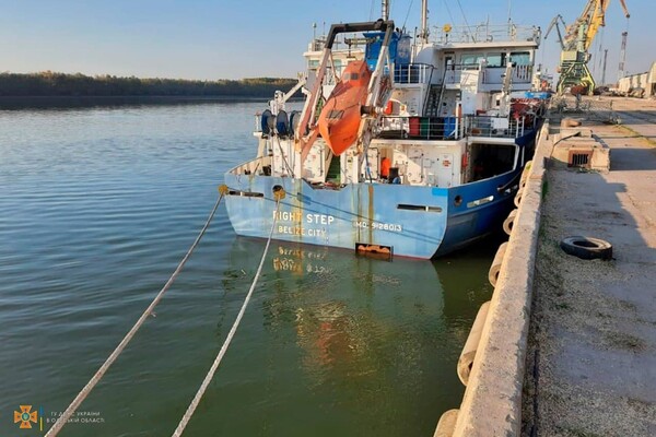Упал с сухогруза: в порту на Дунае ищут пропавшего моряка фото 2