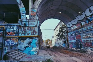 Когда спасать уже нечего: руины и заброшенные улицы в центре Одессы фото