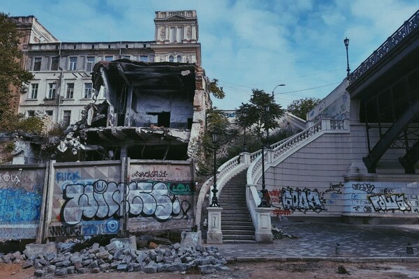 Когда спасать уже нечего: руины и заброшенные улицы в центре Одессы фото 2