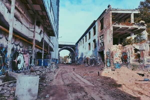 Когда спасать уже нечего: руины и заброшенные улицы в центре Одессы фото 5