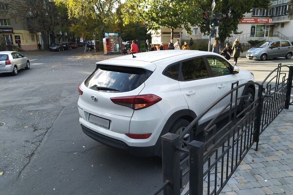 Не перестают удивлять: свежая фотоподборка наглых водителей в Одессе фото 2