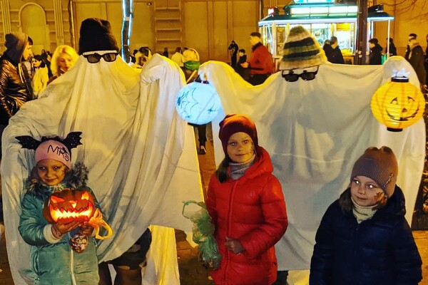 Ночь тыкв и жуткие образы: как одесситы отметили Хэллоуин фото 8