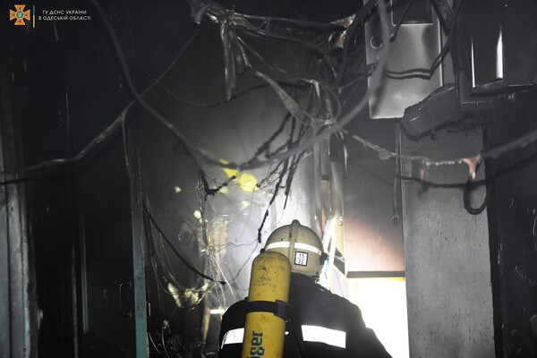 На поселке Котовского горела многоэтажка: эвакуировали 35 человек фото