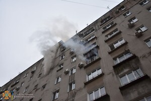 На Таирова горит многоэтажка: люди кричат, что выпрыгнут из окна (обновлено) фото