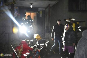 В пятиэтажке на Черемушках загорелась квартира: есть пострадавшие фото