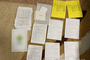 Подделывали Covid-сертификаты: в Одессе задержали врача и медсестру фото 3